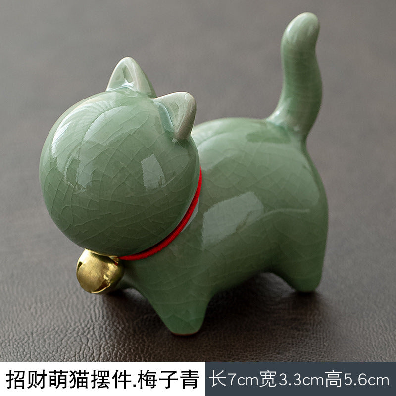 Cute Ceramic Cat Figurine with Miniature Animal Miniature Landscape, Indoor Desktop Decoration